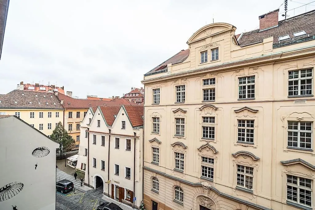 Classic Old Town Stay Praga Apartamento